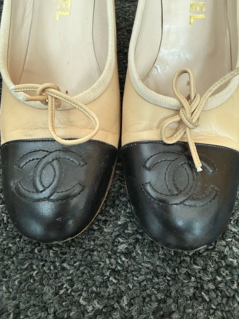 CHANEL Two-Tone Beige and Black Cap-Toe Leather pumps